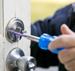 City Locksmith Store Minneapolis, MN 612-927-2285 City Locksmith Store Minneapolis, MN 612-927-2285 - 12-Changing-Locks